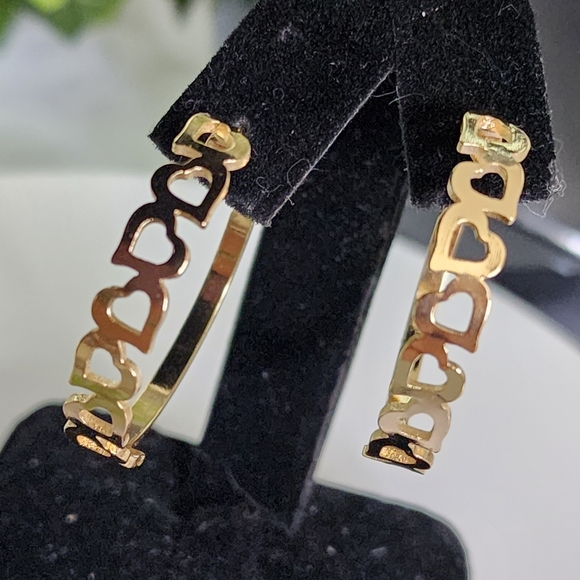 Gold Fulled Heart Hoop Earrings New - Picture 1 of 11